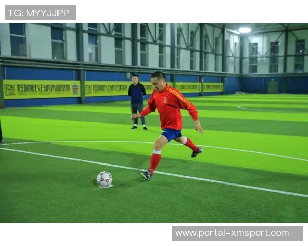 足球比赛中摔倒的瞬间分析与运动员心理反应探讨